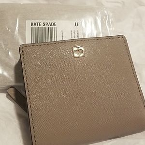 Kate spade wallet brand new! Perfect for Christmas